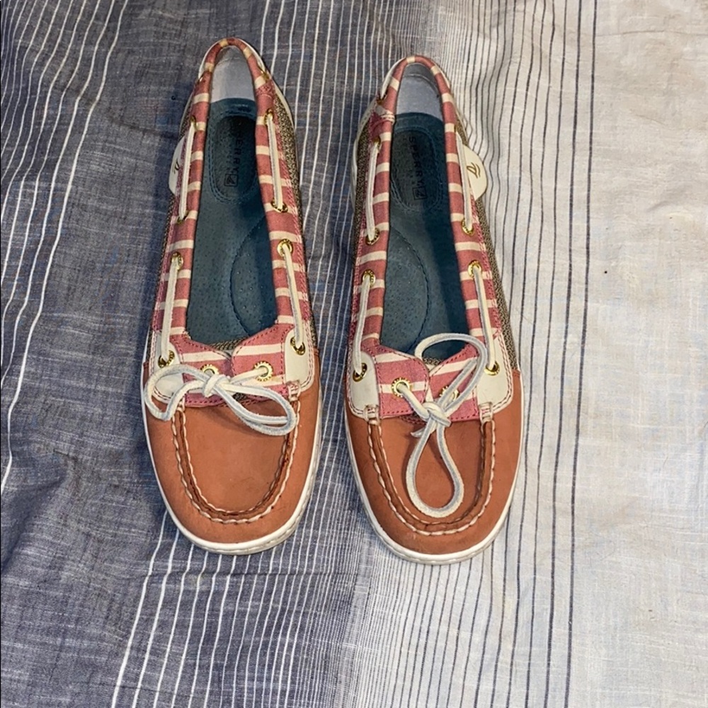 Pink and white striped Sperry size 8